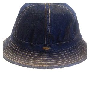 Liz Claiborne ladies bucket hat